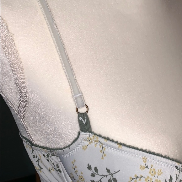 36C Victoria’s Secret floral bra - Picture 6 of 8